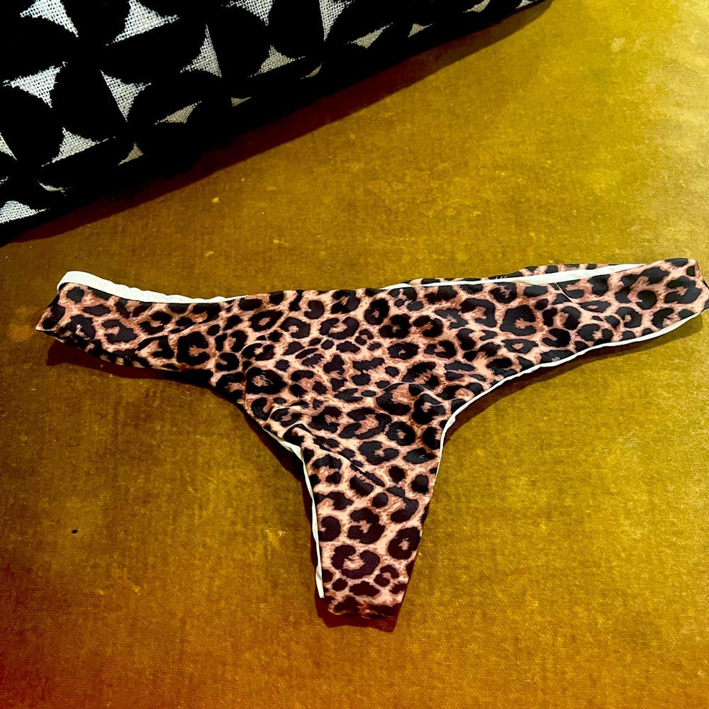 Acacia bikini bottom. Medium
